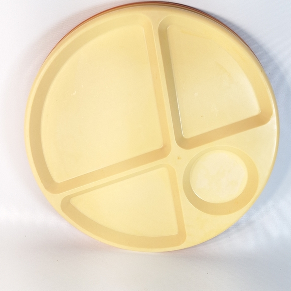 Vintage 80s Plastic Divided Camping Dinner Plates - Picture 3 of 9